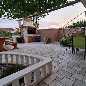 https://apartman-pavlinovic.hotels-in-trogir.com