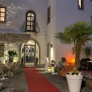 https://hotel-am-maxplatz.com-bavaria.com