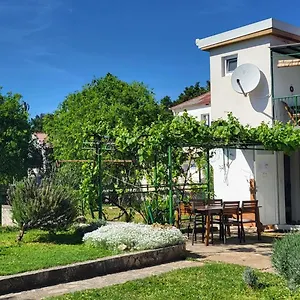 https://apartmani-centar-seline-paklenica.hotelinzadar.com